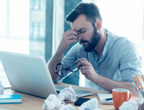 What causes gritty eyes